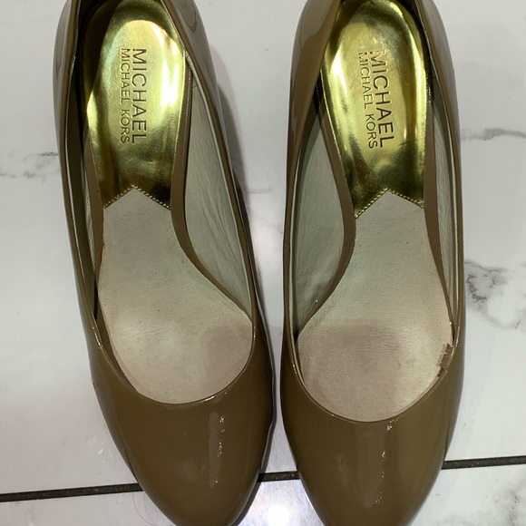 Michael by Michael Kors classic patent pumps - Picture 6 of 7